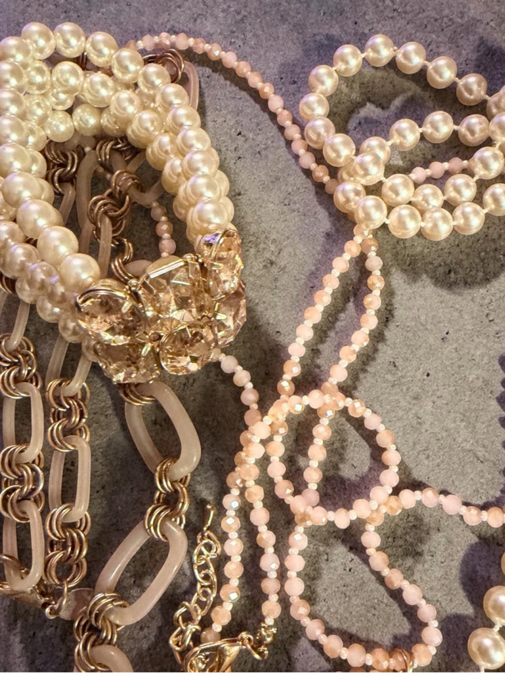 Elegant Pearl and Blush Beaded Necklace Set - Picture 5 of 10